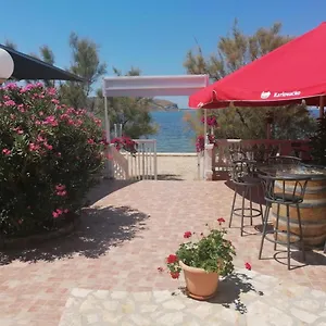 https://apartmenthaus-villa-anita.hotelinzadar.com
