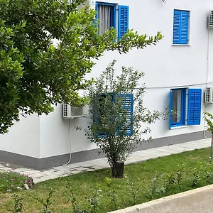 Doneto, In Private House Apartman
